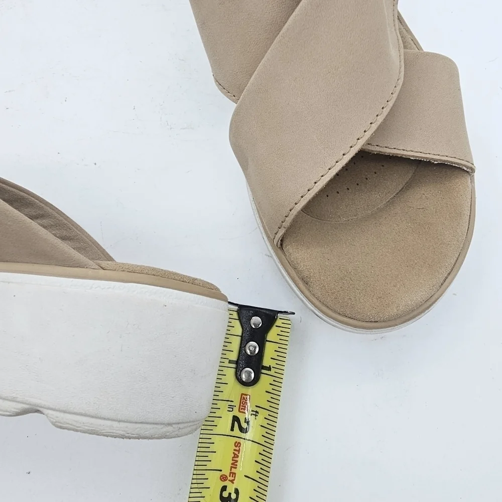 Clarks Jillian Gem Wedge Sandals Beige Leather Size 8 US